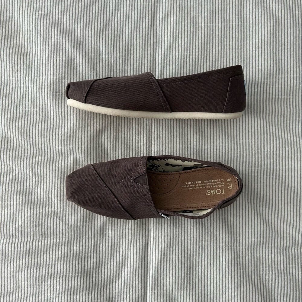 TOMS Classic Canvas Shoes